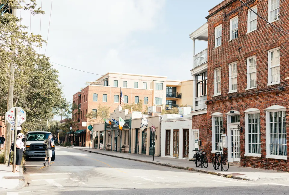 Serving Broadview Park and Surrounding Points of Interest in Broadview Park